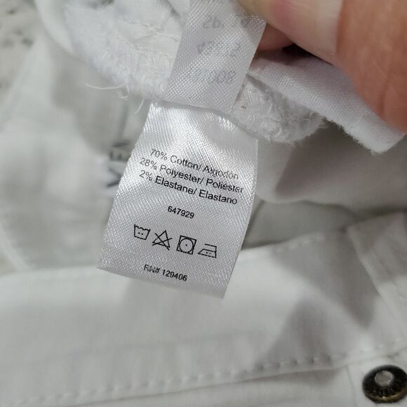 Venus Size 12 Womans White Denim Capri.  Star Detail Cuffs - Picture 8 of 8